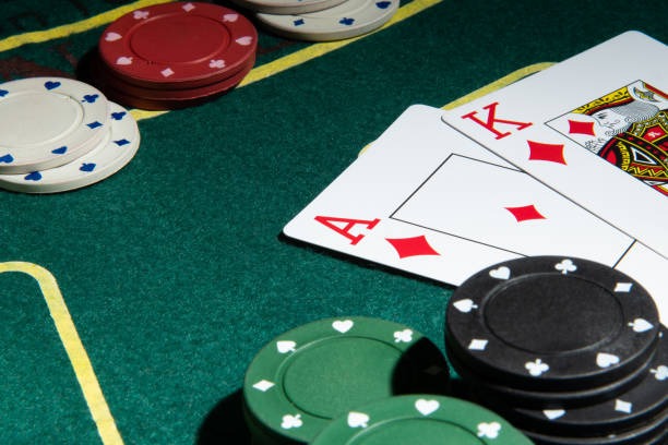 mcdbola platform showing football markets, live-dealer tables, and slot games